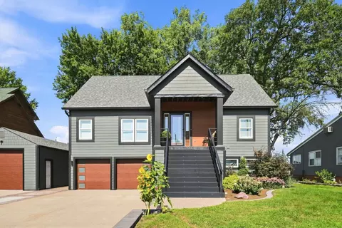 Exterior - 835 1st Ave, Hampton, IL 61256 photo 2 of 11