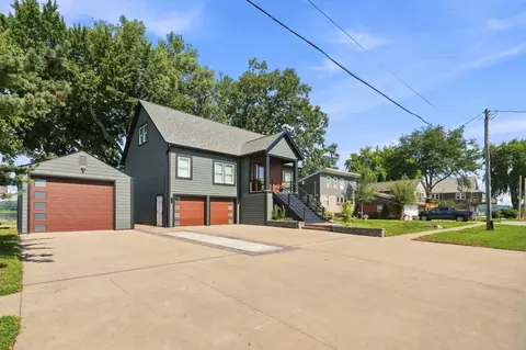 Exterior - 835 1st Ave, Hampton, IL 61256 photo 3 of 11