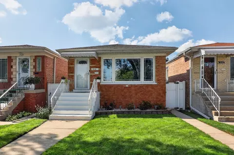 3318 W Columbus Ave, Chicago, IL 60652