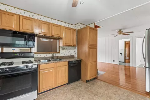 Kitchen - 11806 Maple Ave, Hebron, IL 60034 photo 4 of 4