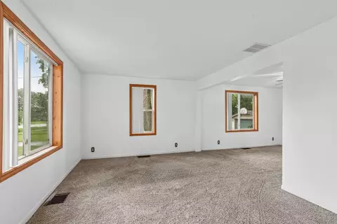 Living - 11806 Maple Ave, Hebron, IL 60034 photo 5 of 10