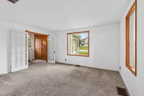 Living - 11806 Maple Ave, Hebron, IL 60034 photo 7 of 10