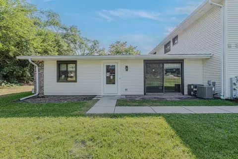 119 Brewster Ct #B, Bloomingdale, IL 60108