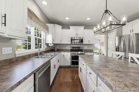 Kitchen - 13500 Arborview Cir, Plainfield, IL 60585 photo 3 of 4