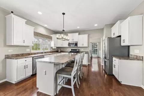 Kitchen - 13500 Arborview Cir, Plainfield, IL 60585 photo 2 of 4