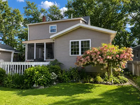 Exterior - 404 W Park St, Morrison, IL 61270 photo 3 of 9