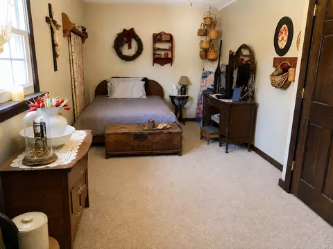 Bedroom - 404 W Park St, Morrison, IL 61270 photo 2 of 3