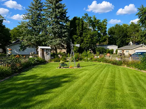 Exterior - 404 W Park St, Morrison, IL 61270 photo 5 of 9