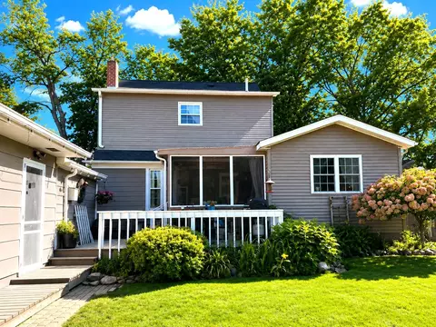Exterior - 404 W Park St, Morrison, IL 61270 photo 4 of 9