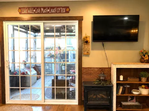 Exterior - 404 W Park St, Morrison, IL 61270 photo 9 of 9