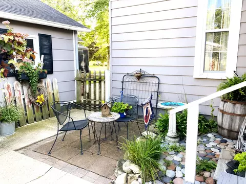 Exterior - 404 W Park St, Morrison, IL 61270 photo 6 of 9