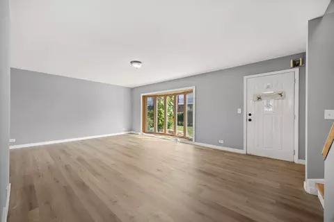 Living - 8812 Dee Rd #A, Des Plaines, IL 60016 photo 2 of 5
