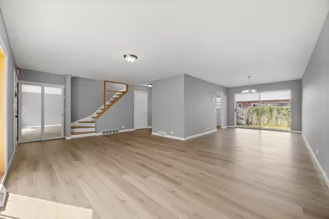 Living - 8812 Dee Rd #A, Des Plaines, IL 60016 photo 4 of 5