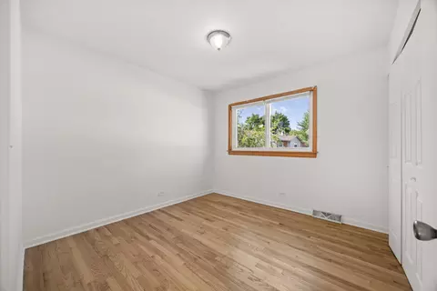 Bedroom - 8812 Dee Rd #A, Des Plaines, IL 60016 photo 2 of 3