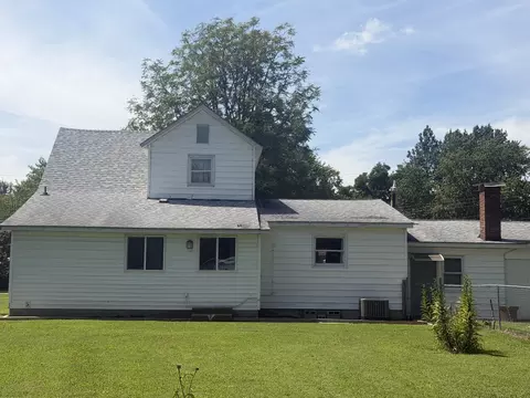 Exterior - 124 S Maple St, Tamaroa, IL 62888 photo 3 of 5