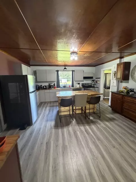 Kitchen - 124 S Maple St, Tamaroa, IL 62888 photo 1 of 3