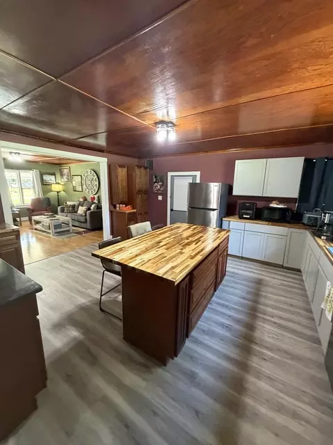 Kitchen - 124 S Maple St, Tamaroa, IL 62888 photo 2 of 3