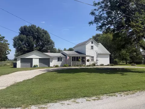124 S Maple St, Tamaroa, IL 62888