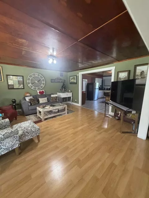 Living - 124 S Maple St, Tamaroa, IL 62888 photo 1 of 2