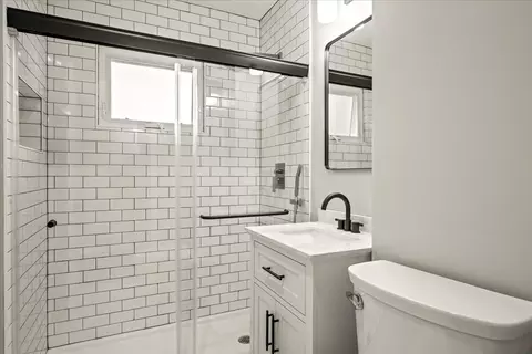 Bath - Undisclosed, Des Plaines, IL 60018 photo 2 of 2
