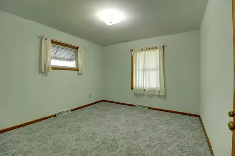 Bedroom - 1237 Harrison Dr, Clinton, IA 52732 photo 1 of 4
