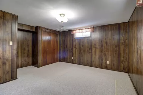 Bedroom - 1237 Harrison Dr, Clinton, IA 52732 photo 4 of 4