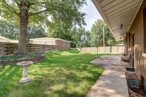 Exterior - 1237 Harrison Dr, Clinton, IA 52732 photo 5 of 7