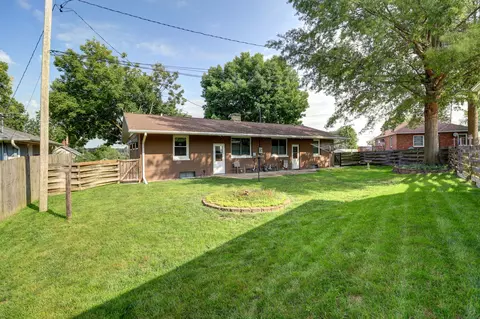 Exterior - 1237 Harrison Dr, Clinton, IA 52732 photo 6 of 7
