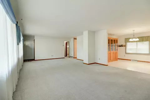 Living - 1237 Harrison Dr, Clinton, IA 52732 photo 3 of 4
