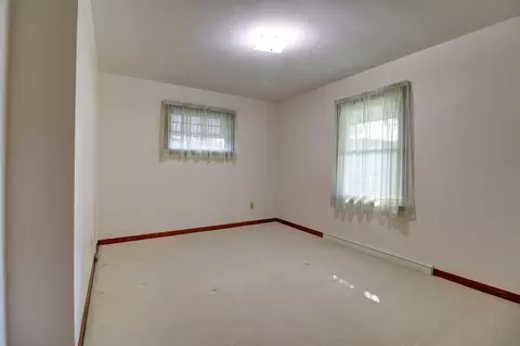 Bedroom - 1237 Harrison Dr, Clinton, IA 52732 photo 2 of 4