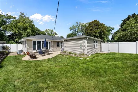 Exterior - 2311 Sigwalt St, Rolling Meadows, IL 60008 photo 3 of 5