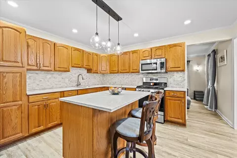 Kitchen - 2311 Sigwalt St, Rolling Meadows, IL 60008 photo 1 of 2
