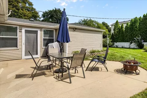 Exterior - 2311 Sigwalt St, Rolling Meadows, IL 60008 photo 4 of 5