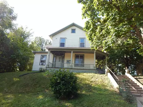 421 E 7th St, Davenport, IA 52803
