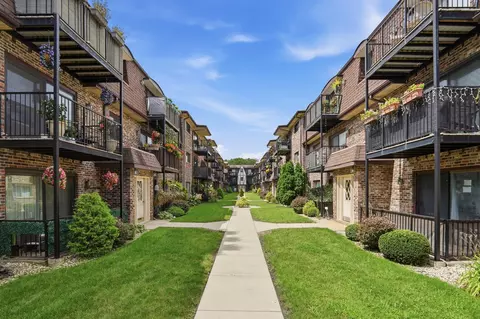 7600 W Lawrence Ave #3B, Harwood Heights, IL 60706
