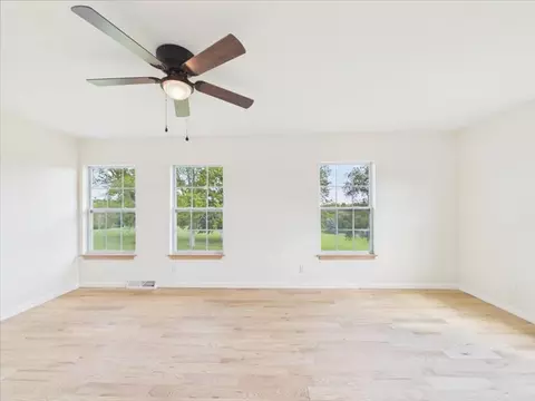 Living - 1722 Baintree Rd, Davis, IL 61019 photo 4 of 8