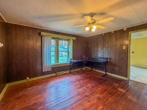 Living - 907 Central Ave, Tilton, IL 61833 photo 3 of 4