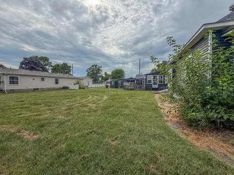 Exterior - 907 Central Ave, Tilton, IL 61833 photo 15 of 16