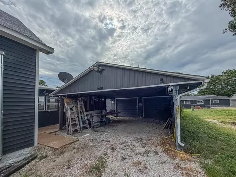 Other - 907 Central Ave, Tilton, IL 61833 photo 4 of 5