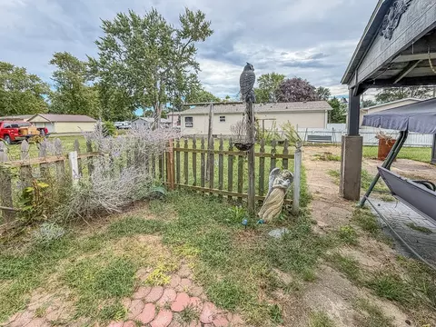 Exterior - 907 Central Ave, Tilton, IL 61833 photo 7 of 16