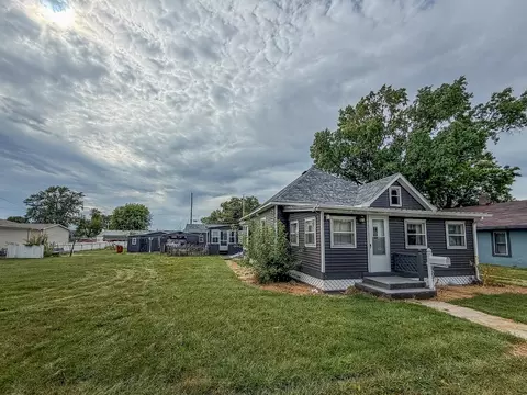 Exterior - 907 Central Ave, Tilton, IL 61833 photo 14 of 16