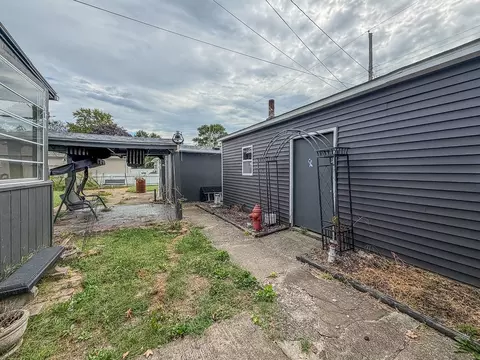 Exterior - 907 Central Ave, Tilton, IL 61833 photo 12 of 16