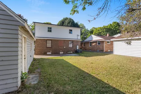 Exterior - 3116 Oak Ave, Mattoon, IL 61938 photo 7 of 9