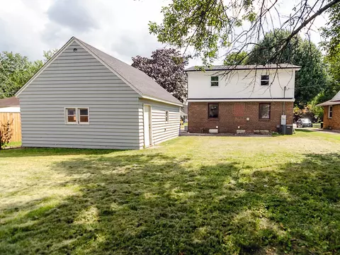 Exterior - 3116 Oak Ave, Mattoon, IL 61938 photo 6 of 9