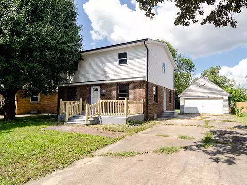 Exterior - 3116 Oak Ave, Mattoon, IL 61938 photo 3 of 9