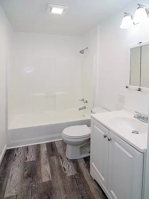 Bath - 3116 Oak Ave, Mattoon, IL 61938 photo 1 of 5