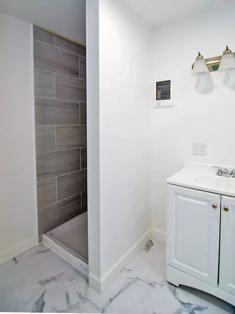 Bath - 3116 Oak Ave, Mattoon, IL 61938 photo 5 of 5