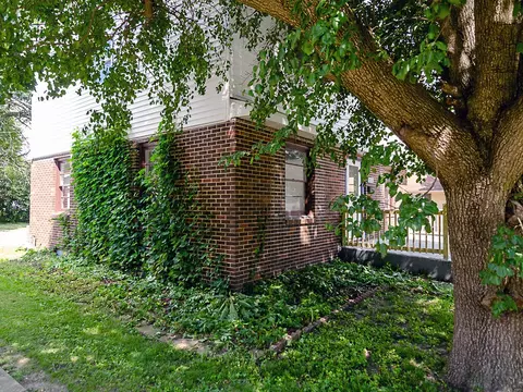 Exterior - 3116 Oak Ave, Mattoon, IL 61938 photo 5 of 9