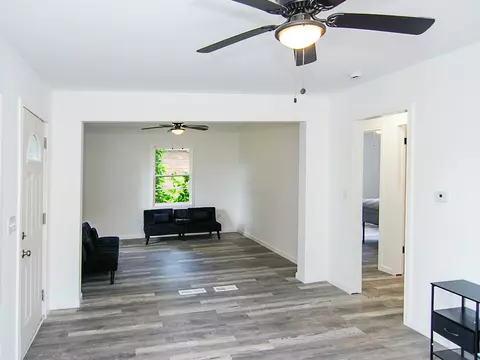 Living - 3116 Oak Ave, Mattoon, IL 61938 photo 3 of 4