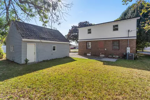 Exterior - 3116 Oak Ave, Mattoon, IL 61938 photo 8 of 9